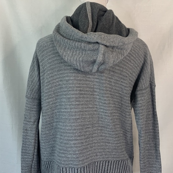 GAP Branded Gray Hooded Sweater - Picture 11 of 16